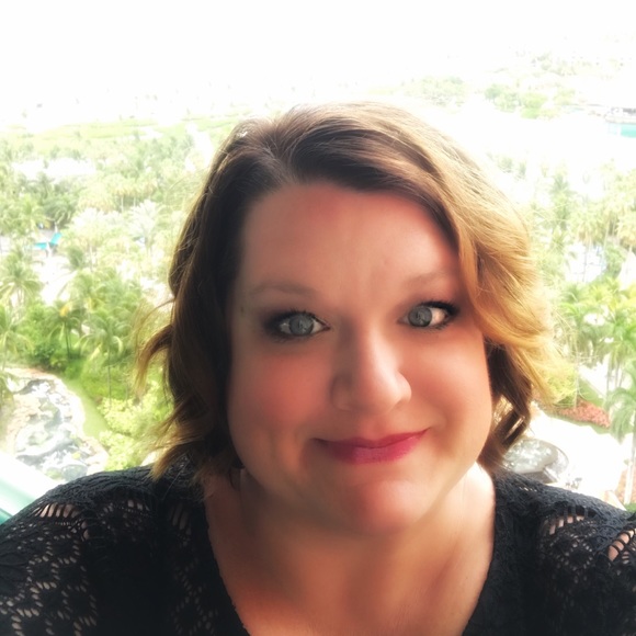 Meet your Posher, Erin - Picture 1 of 1